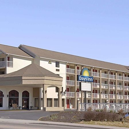 Days Inn By Wyndham Apple Valley Pigeon Forge/Sevierville Bagian luar foto