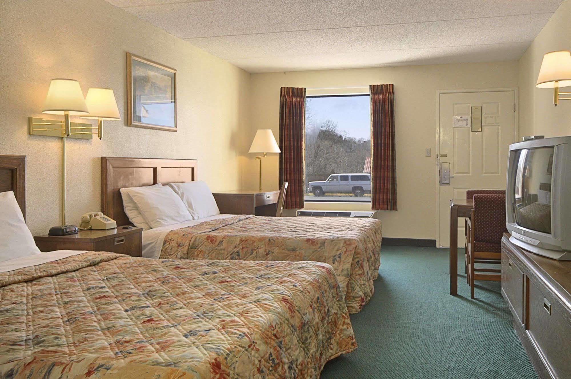 Days Inn By Wyndham Apple Valley Pigeon Forge/Sevierville Bagian luar foto