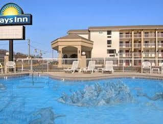 Days Inn By Wyndham Apple Valley Pigeon Forge/Sevierville Bagian luar foto